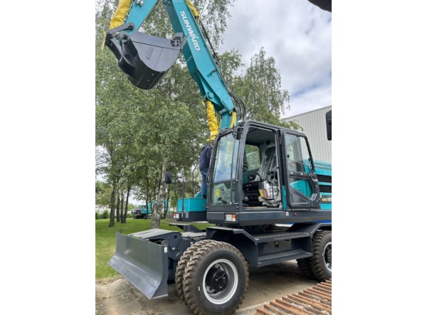 Excavator pe roti SUNWARD  SWE 155 FW cu stabilizatori de vanzare
